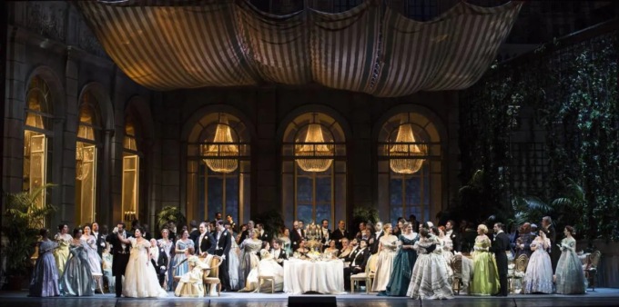 Stagione teatrale tra La Traviata nel Metaverso e Irene Grandi