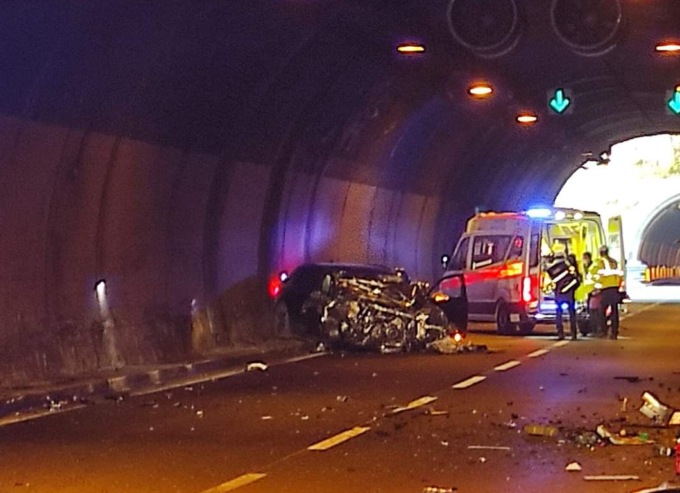 Incredibile tragedia in galleria sulla Ss36: auto contromano causa due morti