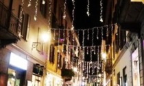 Le luminarie natalizie ci saranno nonostante la crisi energetica: a led e orari ridotti