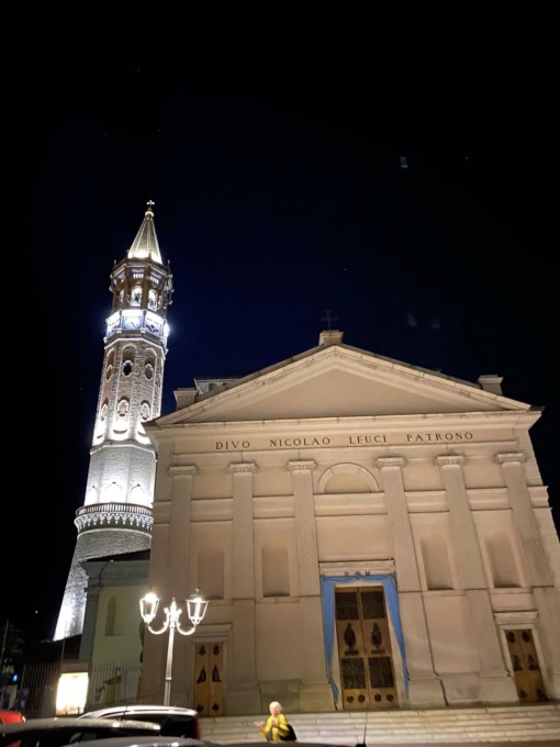 Lecco, inaugurata la nuova illuminazione del matitone | VIDEO