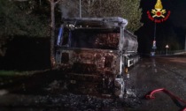 Autotreno in fiamme all'impianto di compostaggio: intervento dei Vigili del fuoco