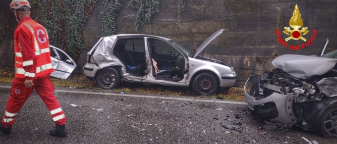 Barzanò, violento incidente sulla Sp51: soccorse quattro persone