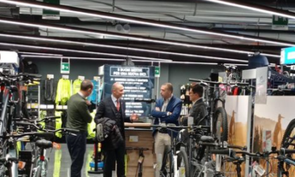 Visita in anteprima del sindaco Gattinoni al nuovo Decathlon di Lecco