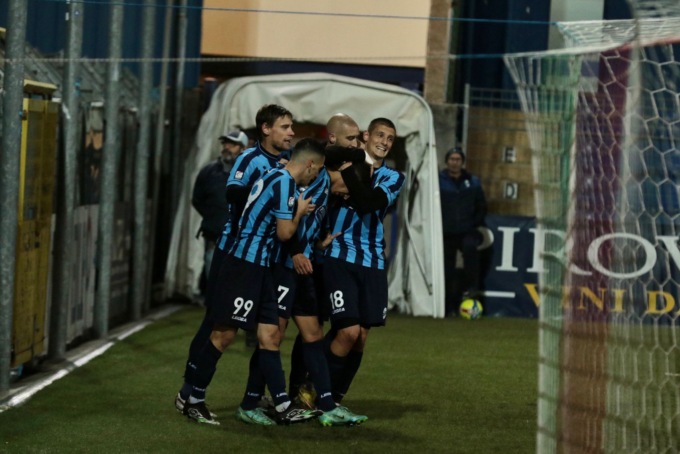 Calcio Lecco da applausi, sconfitto anche il Renate in dieci per quasi metà gara