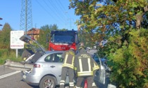 Schianto a Olginate: guard rail infilza l'auto, miracolato il passeggero