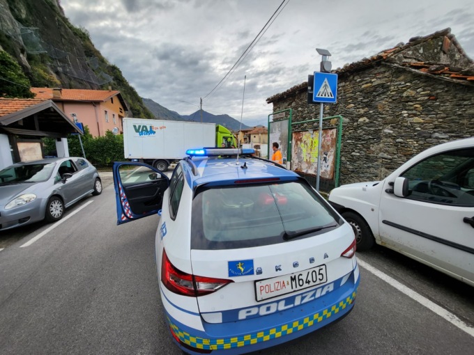 Camion rubato abbandonato di traverso sulla Provinciale: svelato il mistero