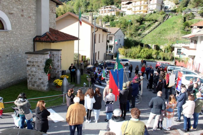 In Valle San Martino il tricolore si fonde con la bandiera della pace