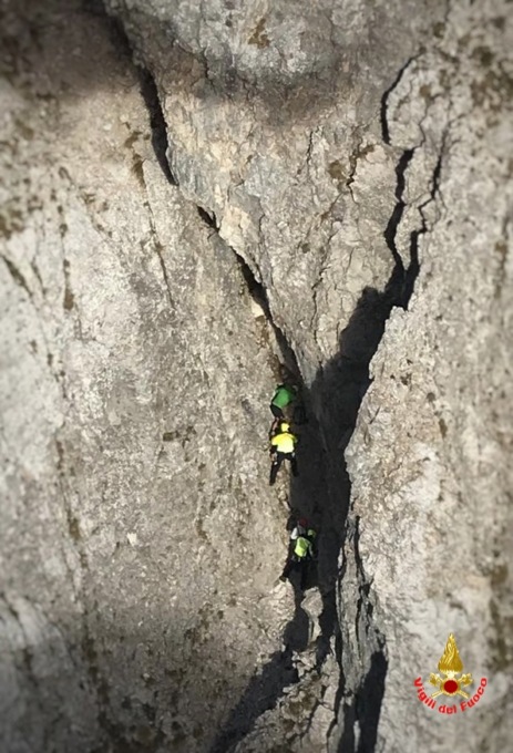 Escursionisti bloccati nel Canalone Porta: Vigili del fuoco in azione
