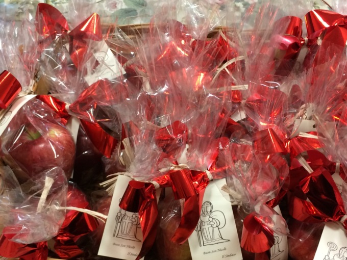 Lecco: lunedì nelle scuole le mele di San Nicolò