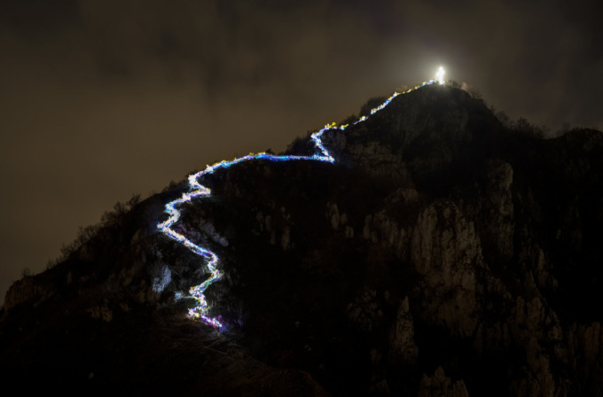Il Gruppo “M.u.l.a.” torna ad illuminare il monte Barro con la tradizionale fiaccolata