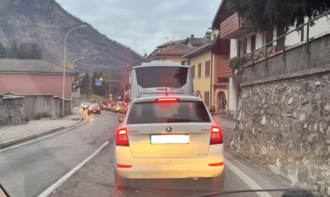 Lecco Ballabio, ennesimo delirio. “Bus e tir non si devono incrociare”