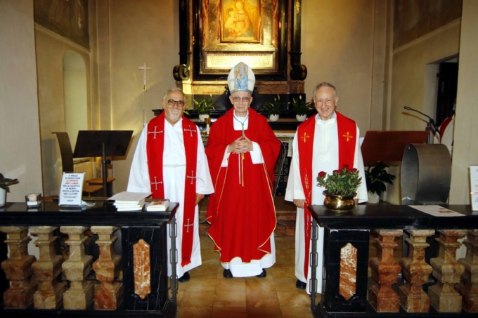 Il Comune di Lecco si veste a lutto per Monsignor Stucchi