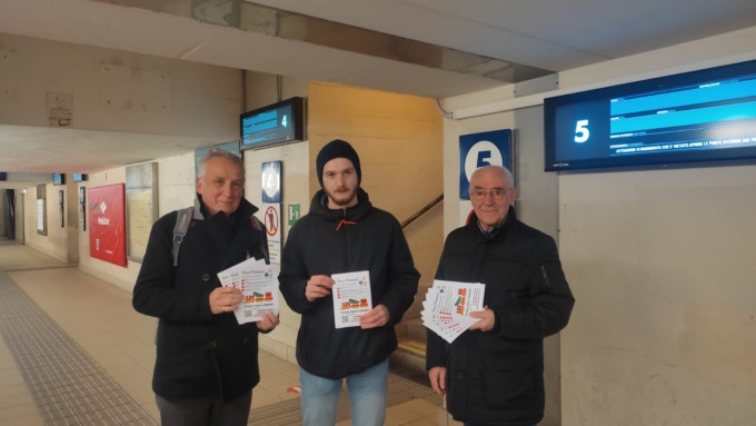 Disservizi Trenord: proteste nella stazioni lecchesi