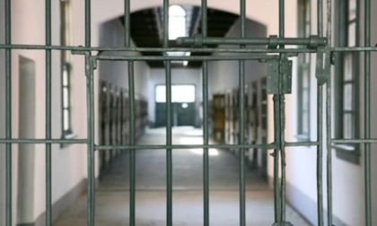 16enne violentato e torturato in cella da un membro della gang di Simba La Rue