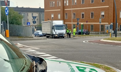 Delirio camion sulla Lecco Ballabio: "respinti" ai posti di blocco