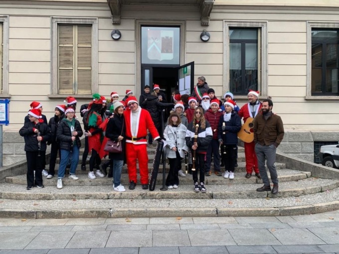 I ragazzi portano, con la loro musica, il Natale nelle strade
