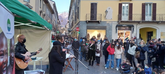 Tende di Natale in piazza con Avsi Point