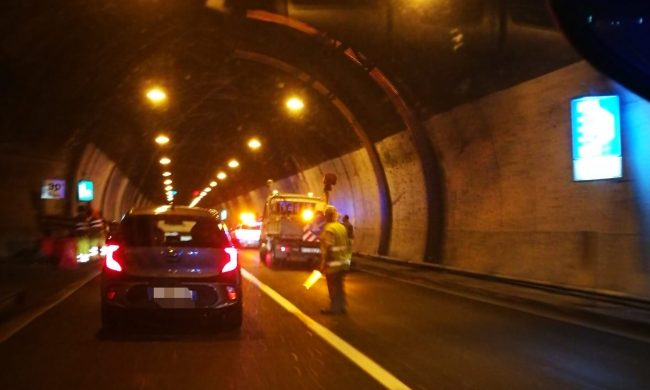 Lavori in galleria dopo il distacco di calcinacci: da stasera Statale 36 chiusa di notte
