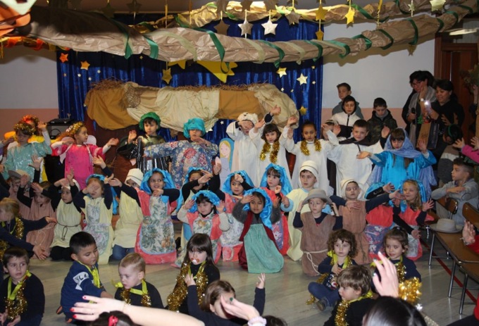 Spettacolo dei bambini alla scuola materna San Giuseppe di Lecco