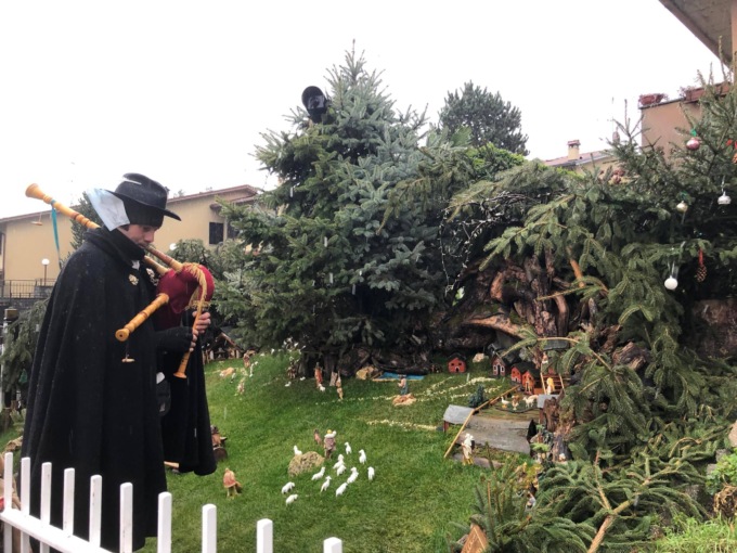 Si alza il velo sul mitico Presepe solidale di Angelo Burini