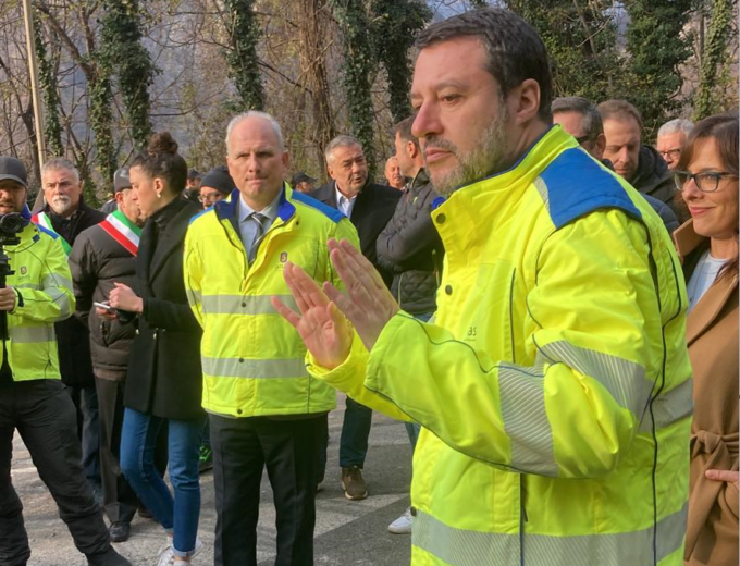 Infrastrutture lecchesi: il sindaco Gattinoni e la presidente Hoffman consegnano i dossier nelle mani di Salvini