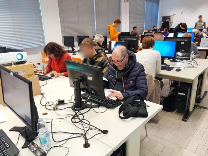 Pensionati a scuola di informatica, in cattedra gli studenti del Greppi