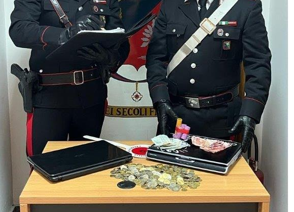 Furto aggravato: minorenne in manette