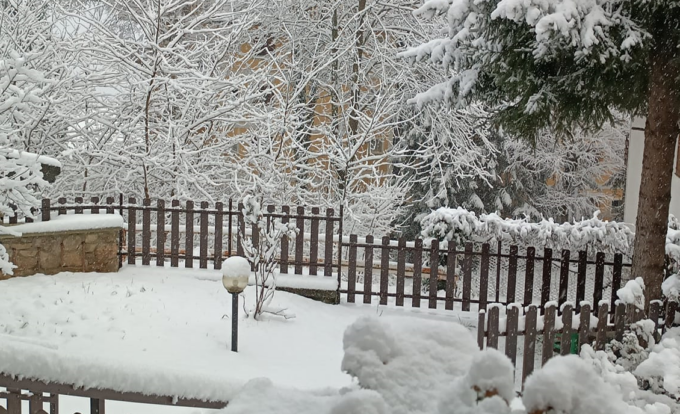 In arrivo neve a bassa quota sul Lecchese: le foto della Valle già imbiancata
