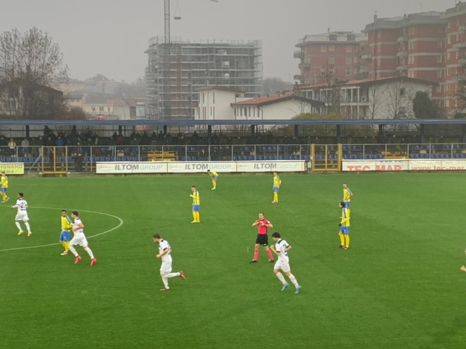 Calcio Lecco, ripresa da incubo: Abiuso e Varas ribaltano i blucelesti