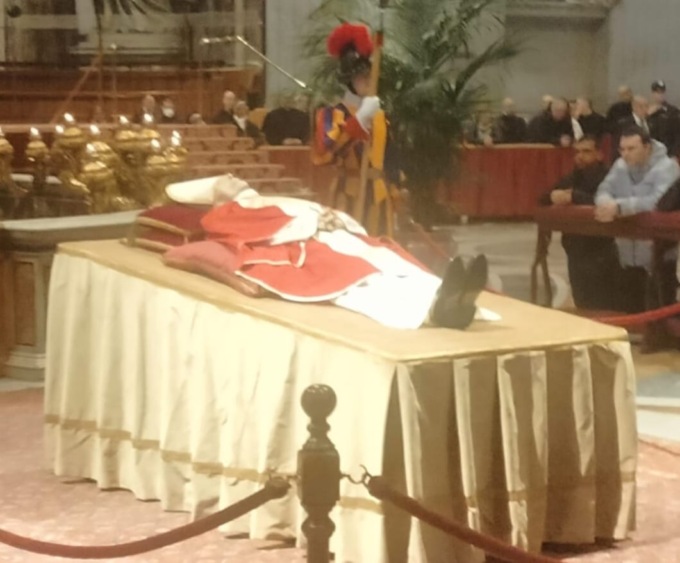 Lecchesi a Roma per rendere omaggio alla salma di papa Benedetto XVI