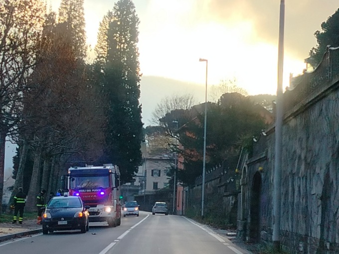 Barca alla deriva: Vigili del fuoco e Carabinieri mobilitati