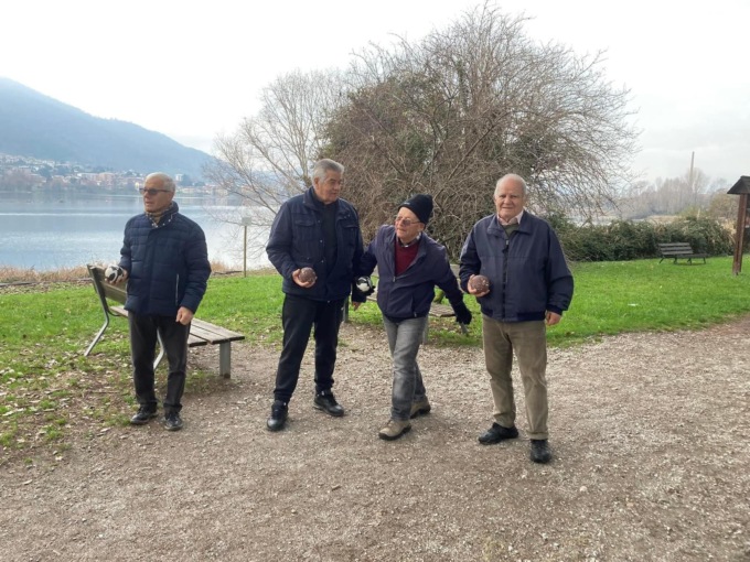 Manca un campo da bocce ? No problem… ci pensano gli umarell