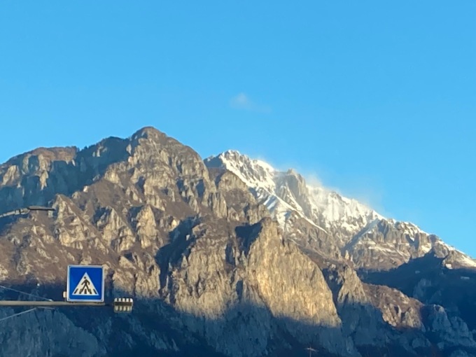 Allerta meteo per vento forte: raffiche fino a 90km/h. Pericolo valanghe. Chiusa la funivia per Erna