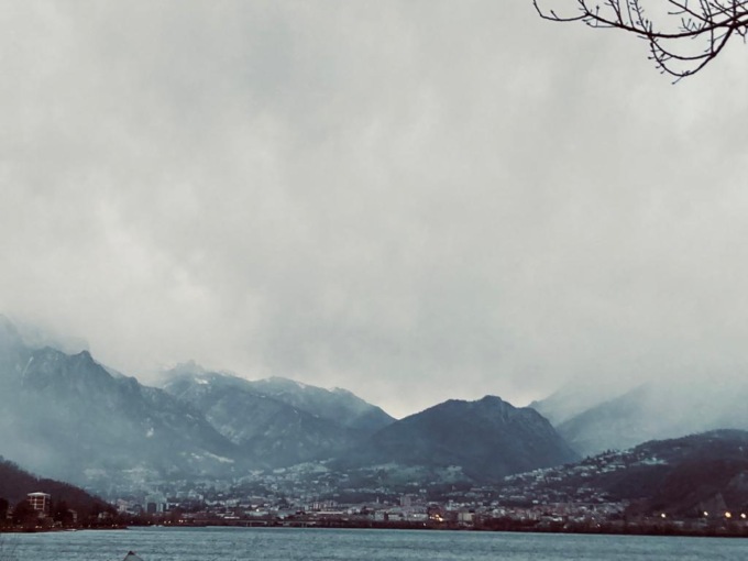 Neve a bassa quota: il video dei timidi fiocchi su Lecco