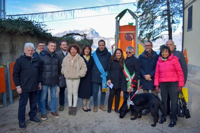 Il ministro Alessandra Locatelli in visita ai parchi giochi inclusivi lecchesi