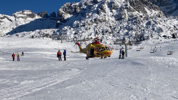 Cadute in montagna, tre incidenti sciistici in un’ora