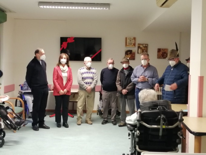 Sant’Antonio: gli Alpini tornano in Casa di Riposo per portare doni agli anziani