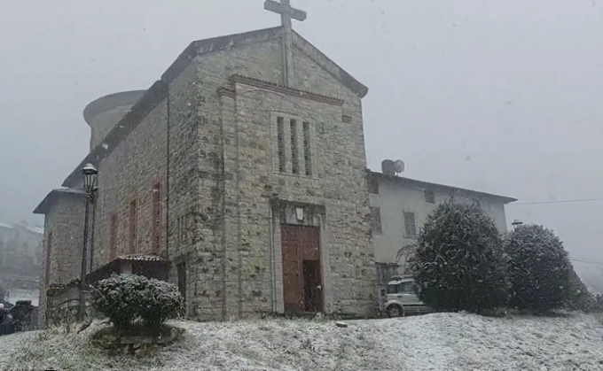 E’ tornata la neve nel Lecchese: nevica dalla Valle alla Brianza