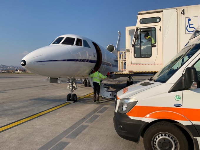 Bambino di sette anni trasferito d’urgenza alla Nostra Famiglia con un volo dell’Aeronautica Militare