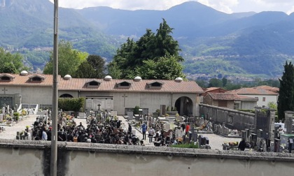 Lavori al cimitero, il Comune cerca i parenti dei defunti