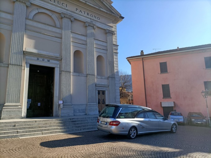 Colpito da un infarto durante il funerale di una parente