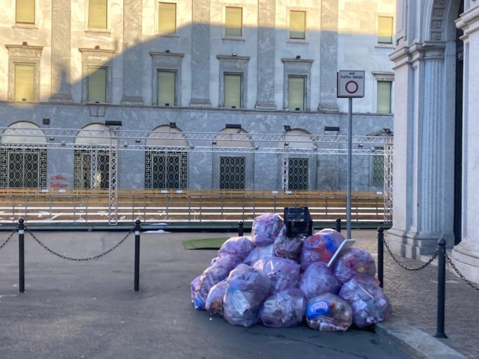 La raccolta rifiuti in centro diventa notturna: stasera si parte con l’umido