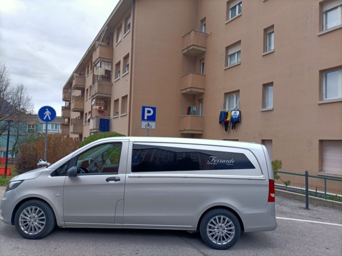 Omicidio a Lecco,  strangola la moglie e chiama il figlio:  “Vieni, ho ucciso la mamma”