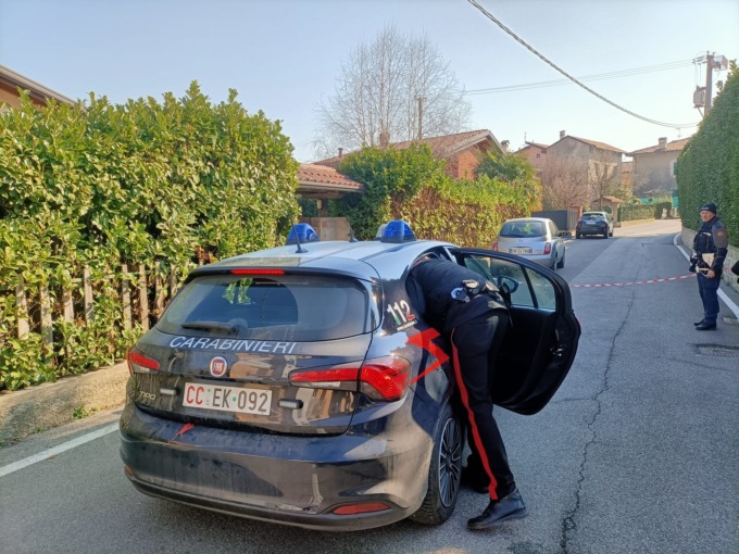 Tragedia a Valgreghentino: madre e figlio cadono dalla scala e muoiono sul colpo
