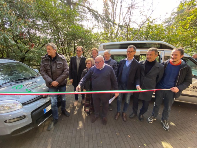 Auser: inaugurati due nuovi mezzi “Per tendere la mano ha chi ha bisogno”