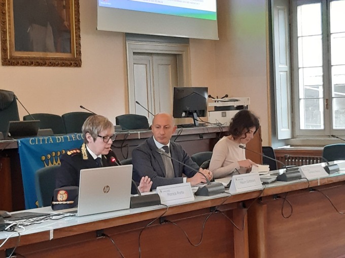 Lecco: record di multe della Polizia Locale. Smantellato anche un ristorante abusivo “a cielo aperto”