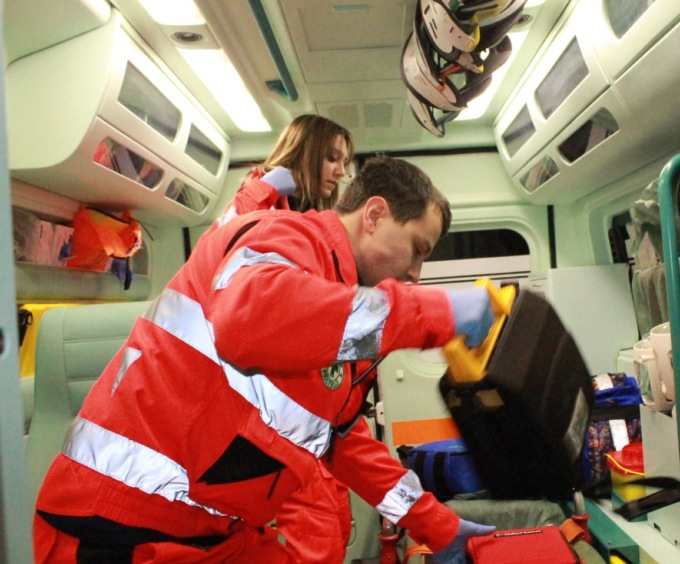 Ambulanze in azione, numerosi gli interventi nella notte nel Lecchese