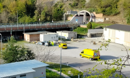 A piedi nel Tunnel del Barro, fugge da Anas, si getta dal cavalcavia e si dilegua