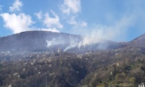 Grosso incendio in Alto Lago:  in azione anche il canadair
