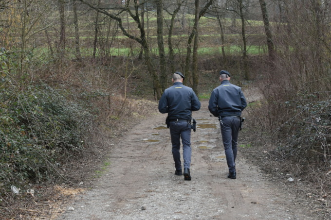 Blitz nei boschi della droga: trovati bivacchi dei pusher